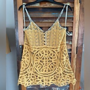 Gimmicks by BKE Yellow Lace Sleeveless Top